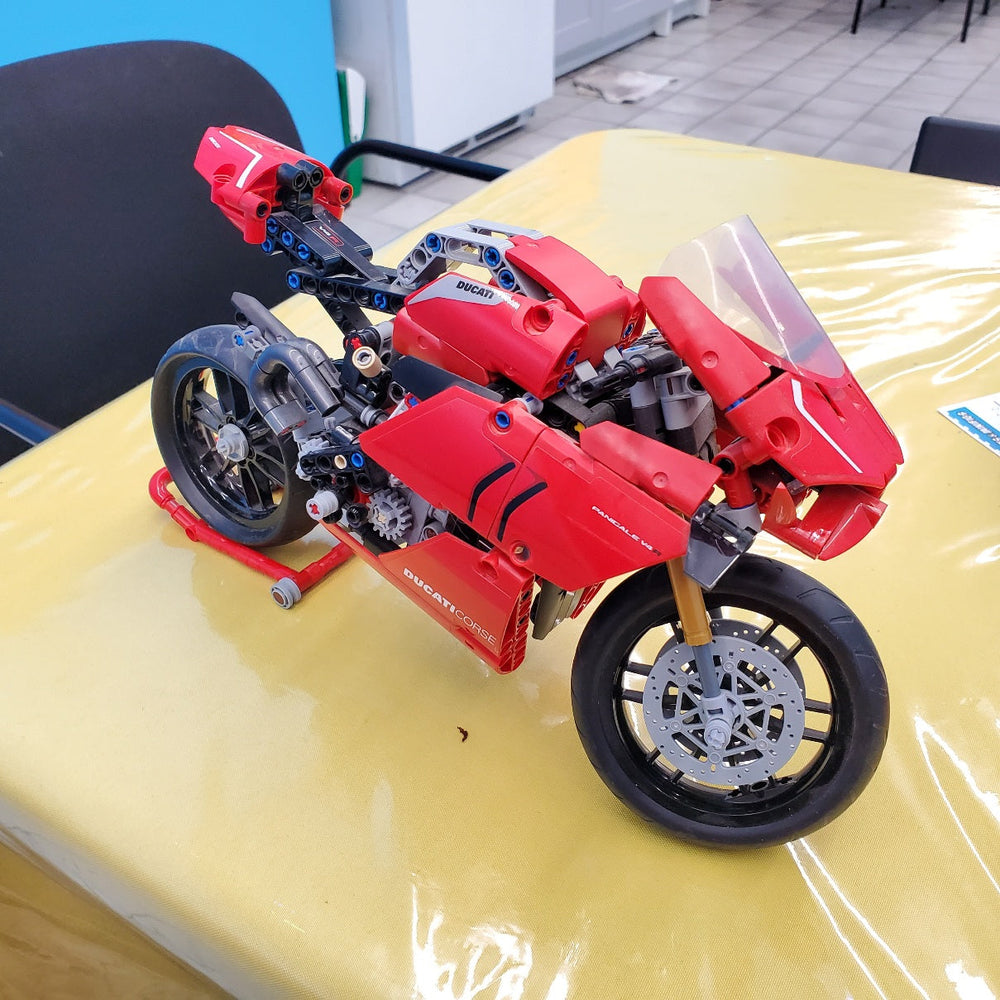 42107 Ducati Panigale V4 R (Previously Owned)