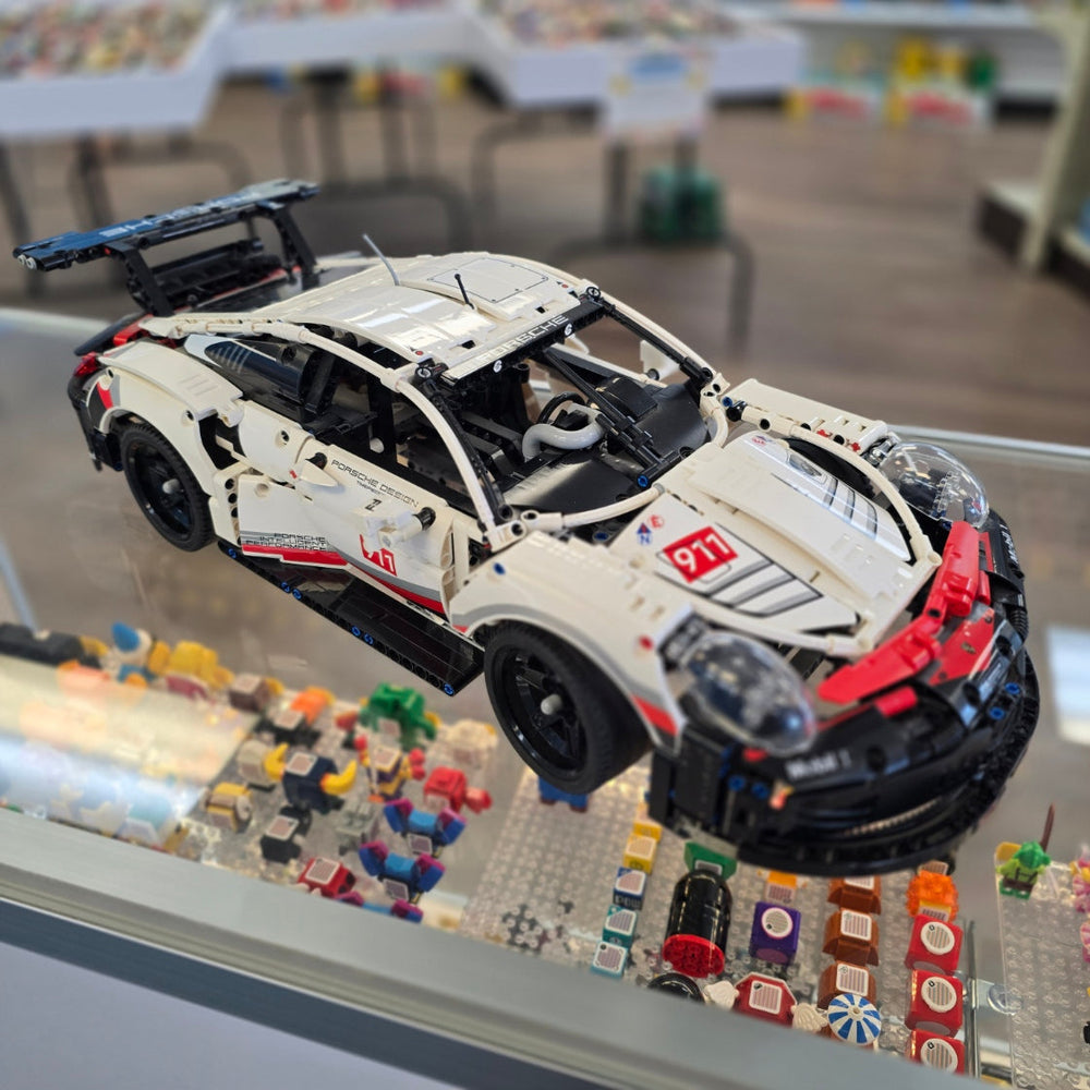 42096 Porsche 911 RSR (Previously Owned)