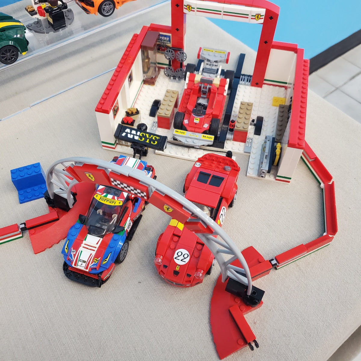 75889 Ferrari Ultimate Garage (Retired) (Previously Owned) product image 1, provided for visual reference and product detail