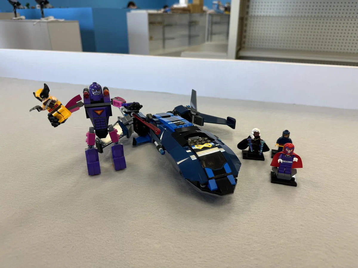 76022 X-Men vs. The Sentinel (Retired) (Previously Owned) product image 1, provided for visual reference and product detail