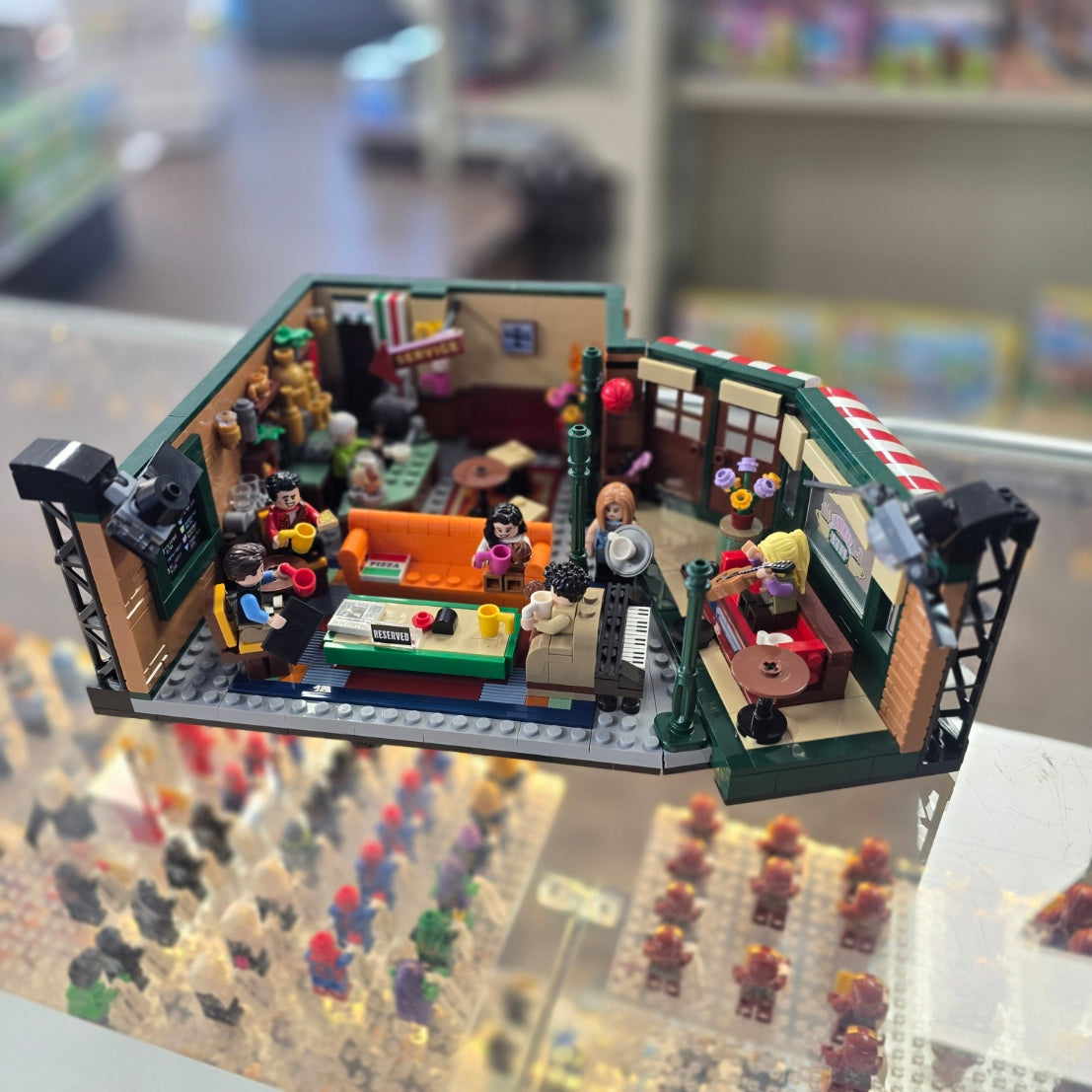 21319 F·R·I·E·N·D·S Central Perk (Previously Owned) (Retired) product image 1, provided for visual reference and product