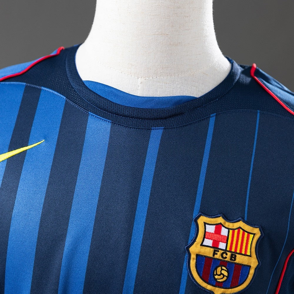 Barcelona Jersey 2004/05 Away Retro Football Kit product image 4