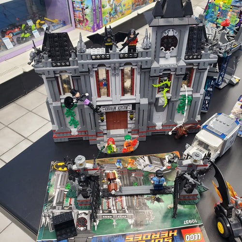 10937 Batman Arkham Asylum Breakout (Retired) (Previously Owned) product image 1, provided for visual reference and product