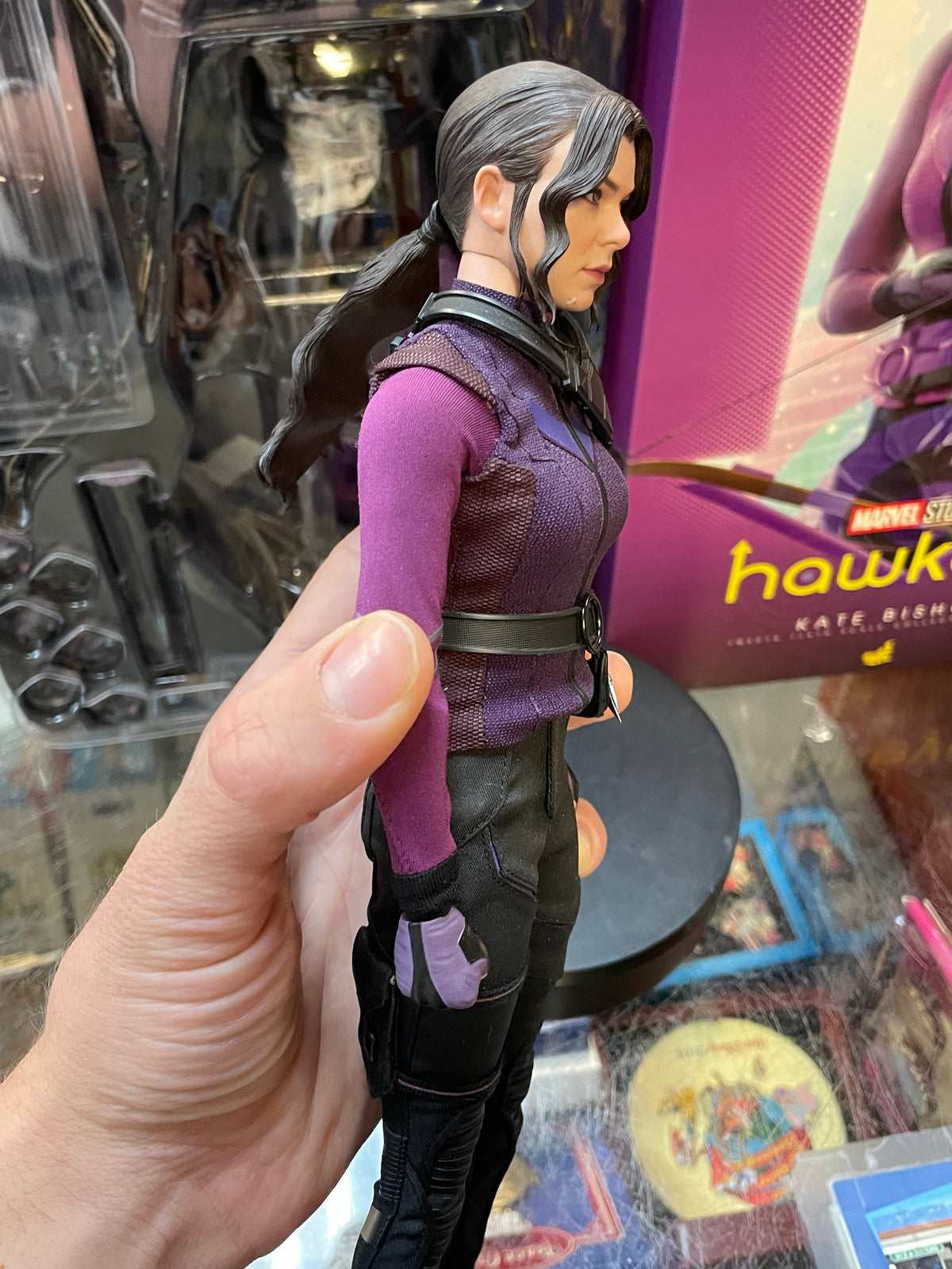 Kate Bishop TMS074 1/6 Scale (Marvel Hawkeye, Hot Toys) COMPLETE product image 12, provided for visual reference and product