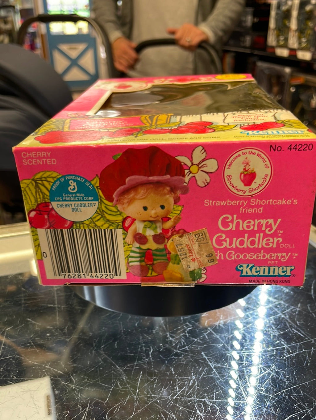 Cherry Cuddler with Gooseberrry (Vintage Strawberry Shortcake, Kenner) Open Box product image 16, provided for visual