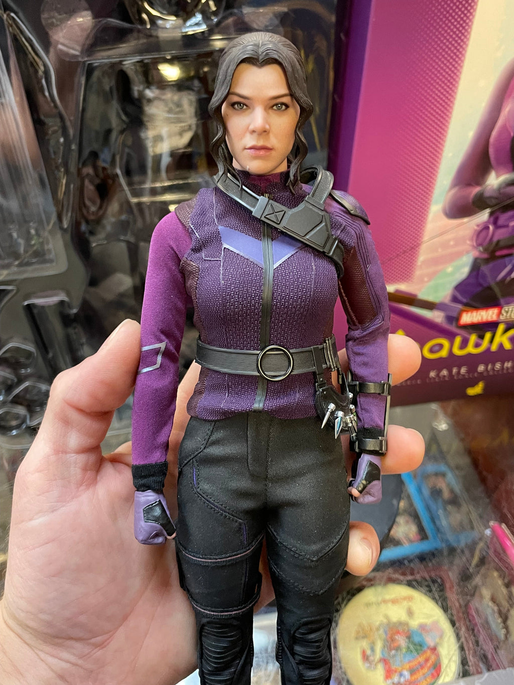 Kate Bishop TMS074 1/6 Scale (Marvel Hawkeye, Hot Toys) COMPLETE product image 13, provided for visual reference and product