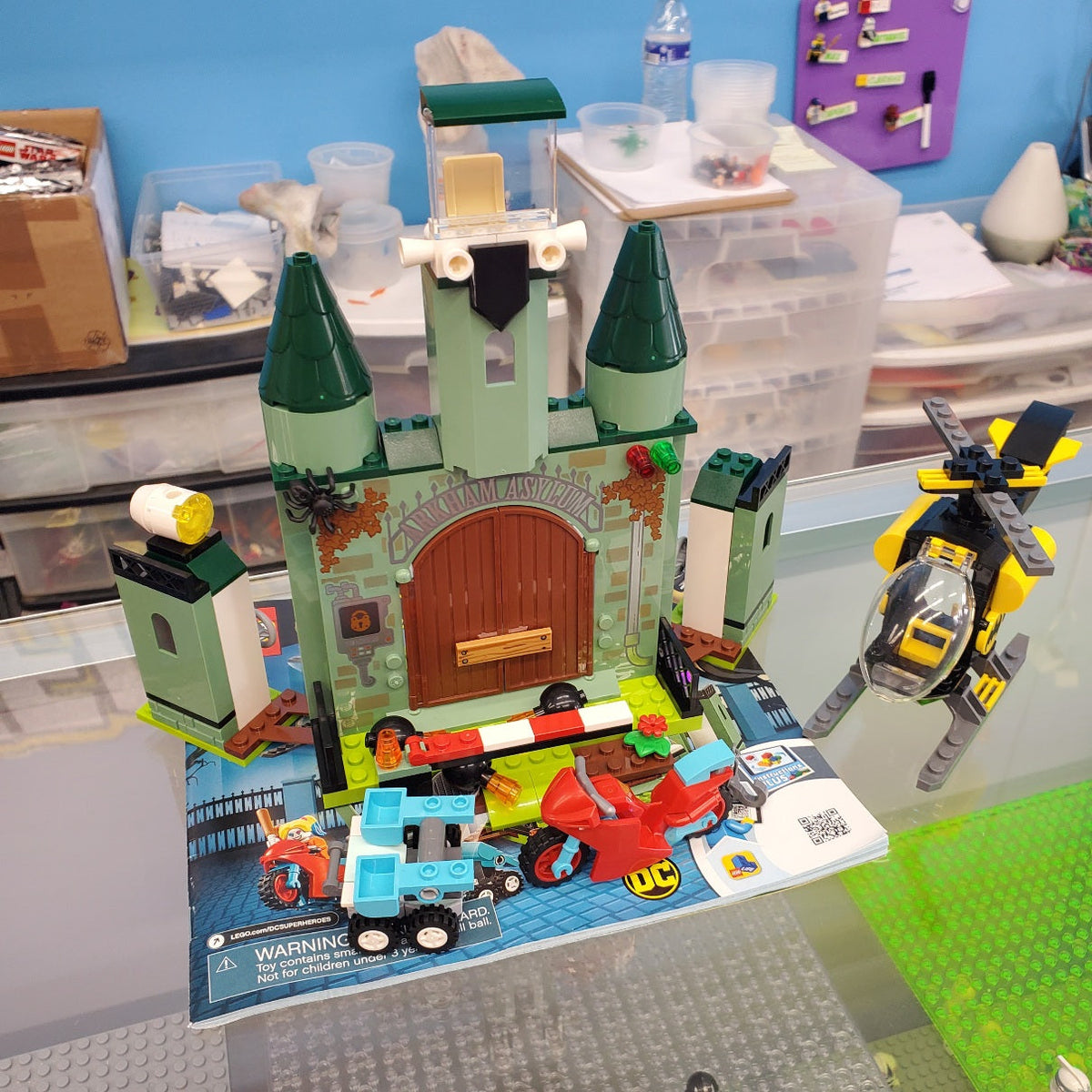 76138 Batman and The Joker Escape (Retired) (Previously Owned) product image 1, provided for visual reference and product