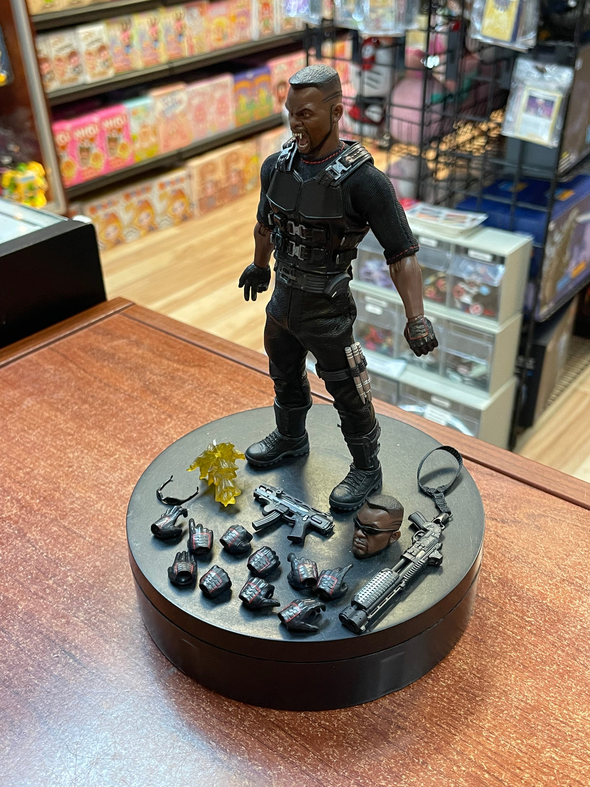 Blade One:12 (Marvel Comics, Mezco Toyz) INCOMPLETE product image 3, provided for visual reference and product detail review