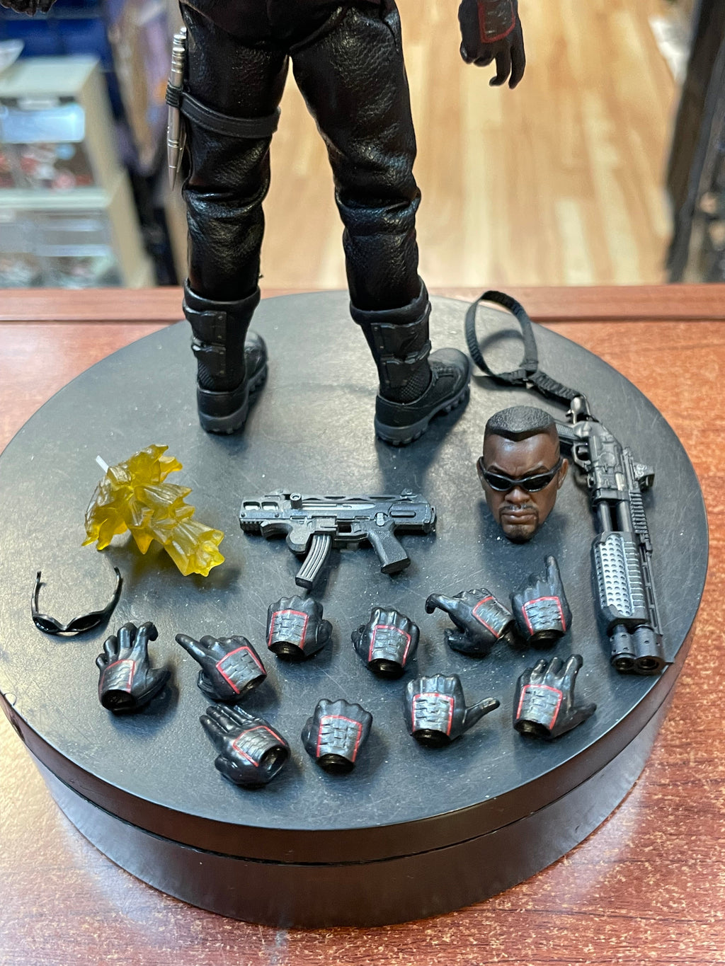 Blade One:12 (Marvel Comics, Mezco Toyz) INCOMPLETE product image 9, provided for visual reference and product detail review