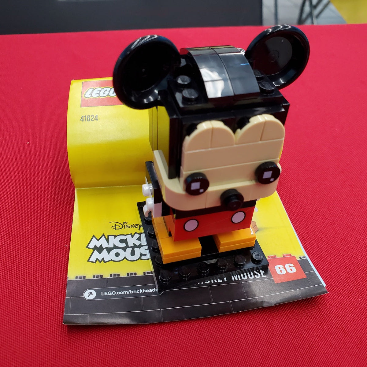 41624 Brickheadz Mickey (Previously Owned) (Retired) product image 1, provided for visual reference and product detail review