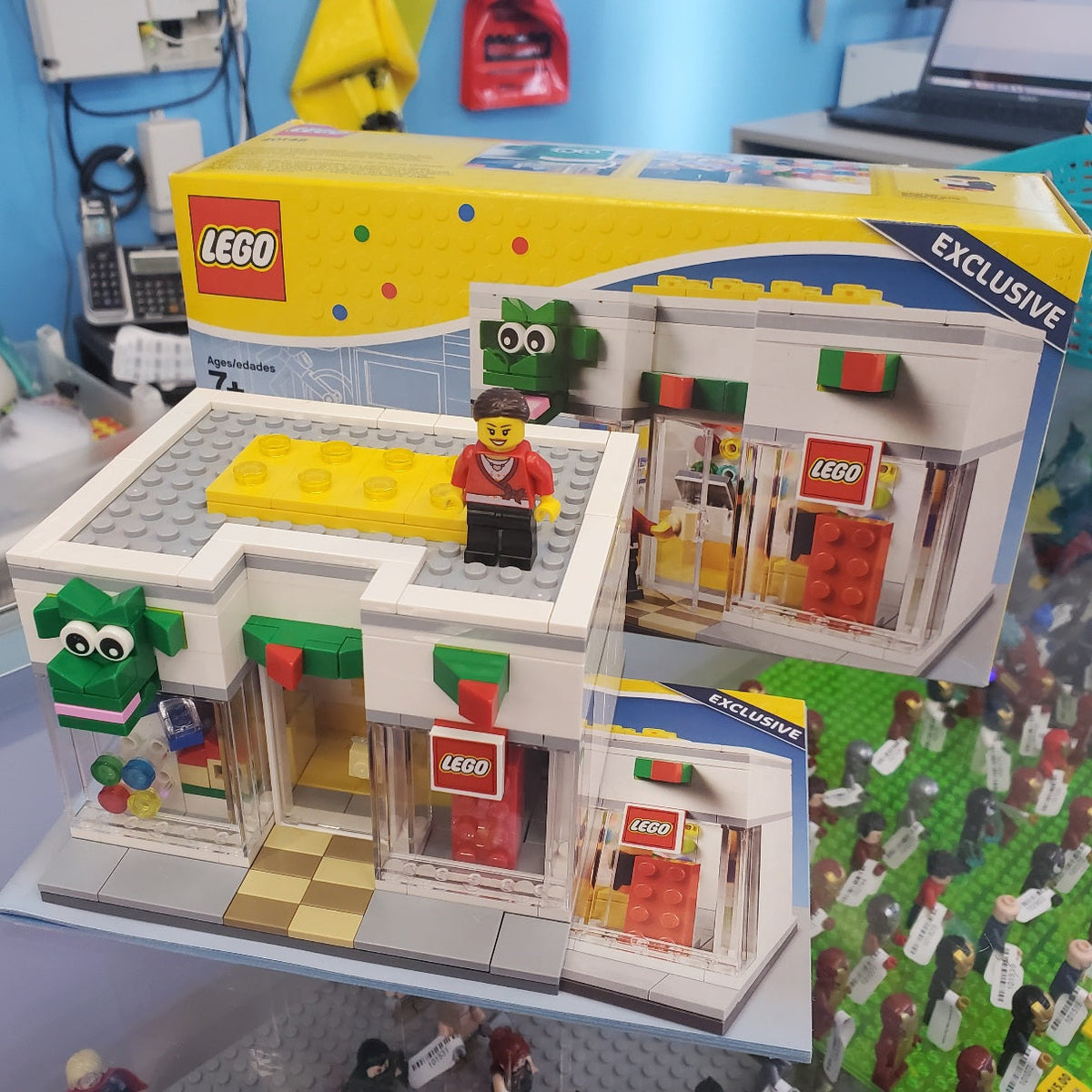 40145 LEGO Store (Retired) (Previously Owned) product image 1, provided for visual reference and product detail review