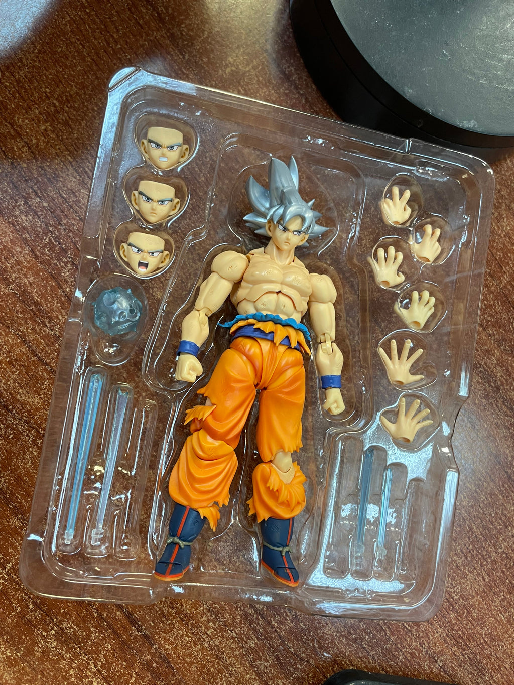 Ultra Instinct Son Goku (Dragon Ball, Bandai SH Figuarts) *INCOMPLETE* product image 4, provided for visual reference and