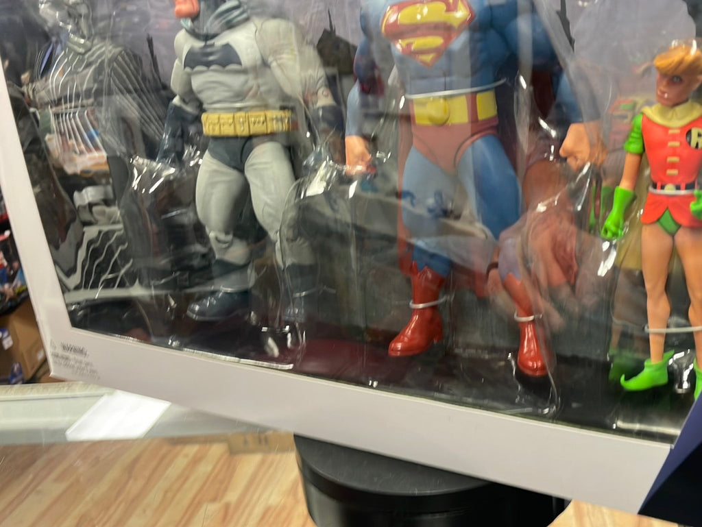 The Dark Knight Returns Box Set (DC Comics, Batman) product image 11, provided for visual reference and product detail review