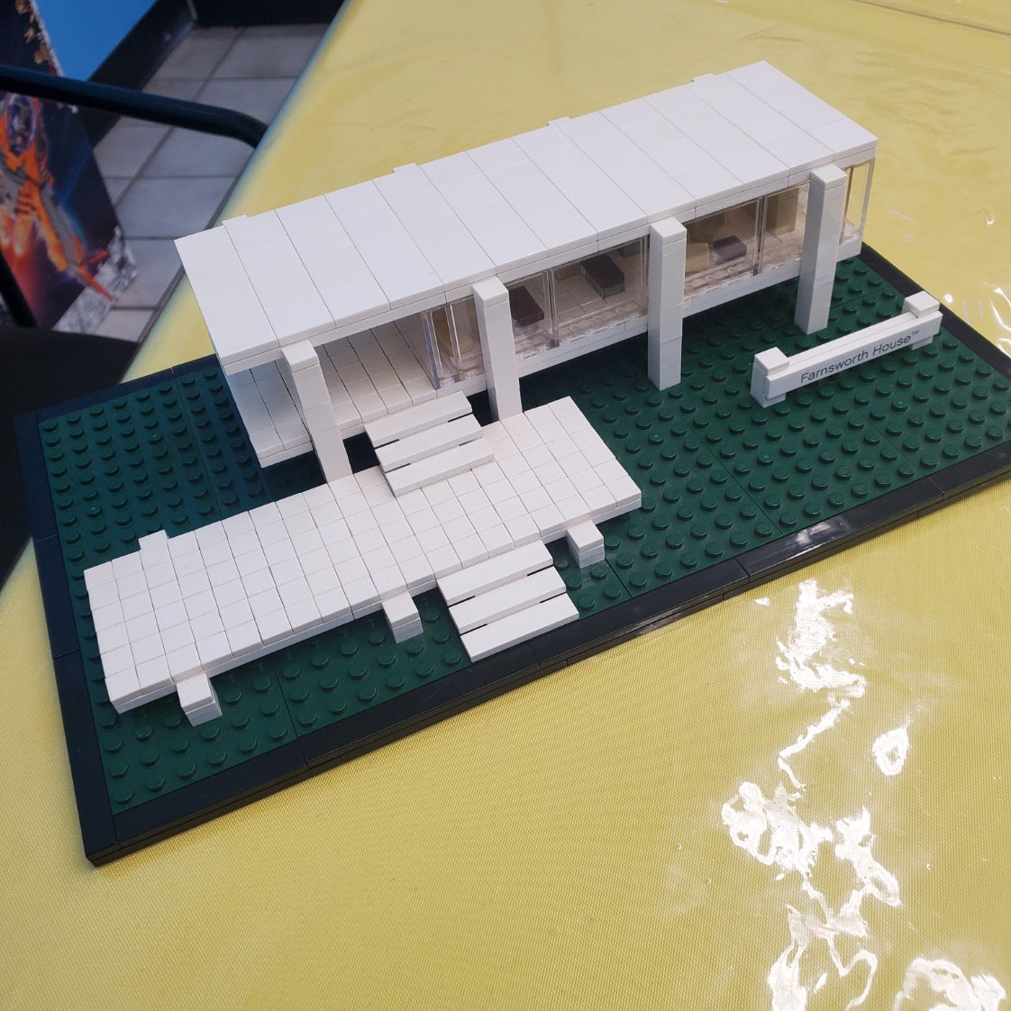21009 Architecture Farnsworth House (Retired) (Previously Owned) product image 1, provided for visual reference and product