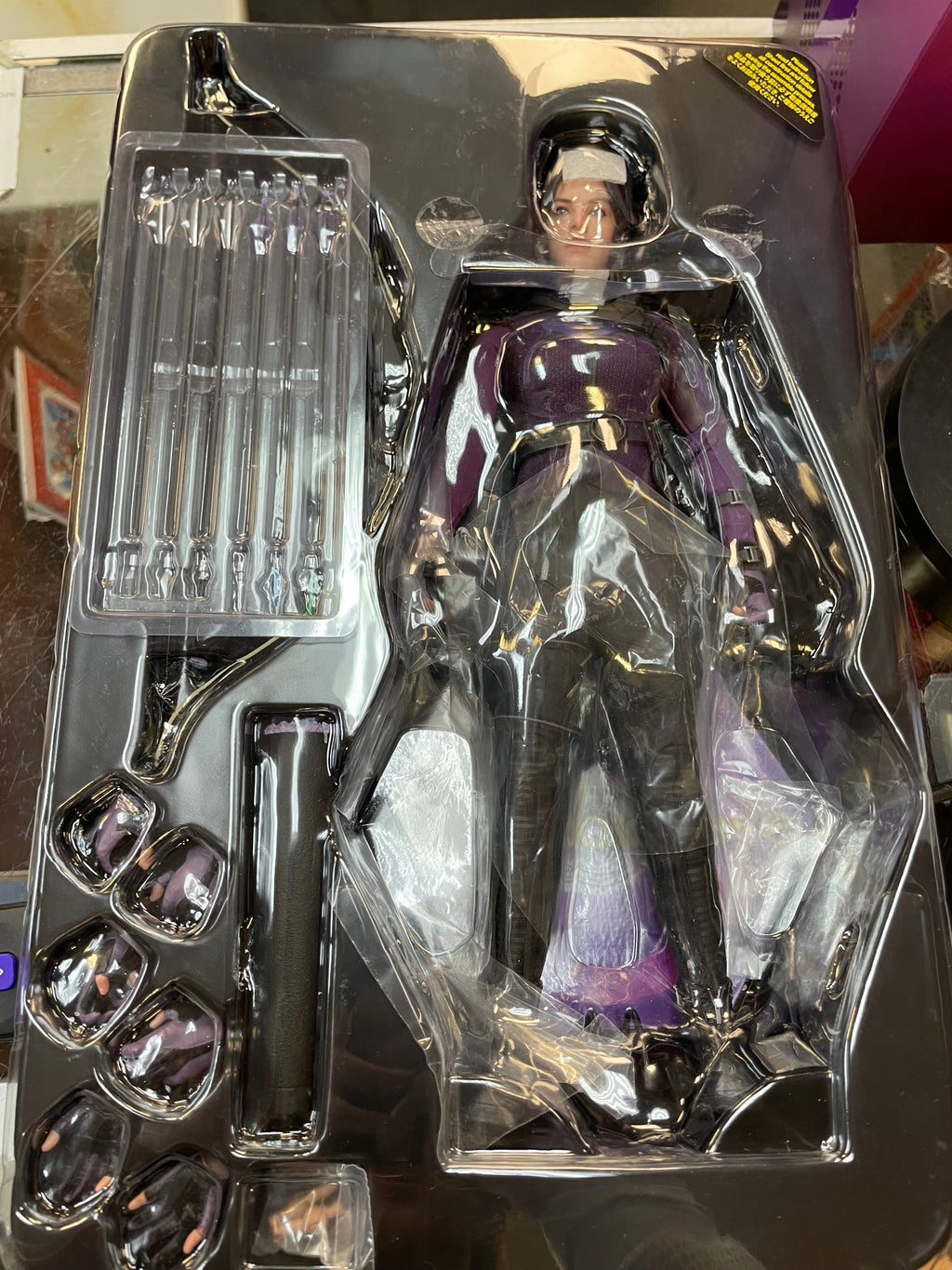 Kate Bishop TMS074 1/6 Scale (Marvel Hawkeye, Hot Toys) COMPLETE product image 25, provided for visual reference and product