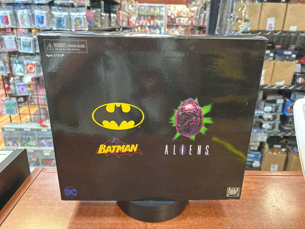 Joker Xenomorph vs Dark Horse Batman -SDCC- (NECA, Predator) **SEALED** product image 1, provided for visual reference and