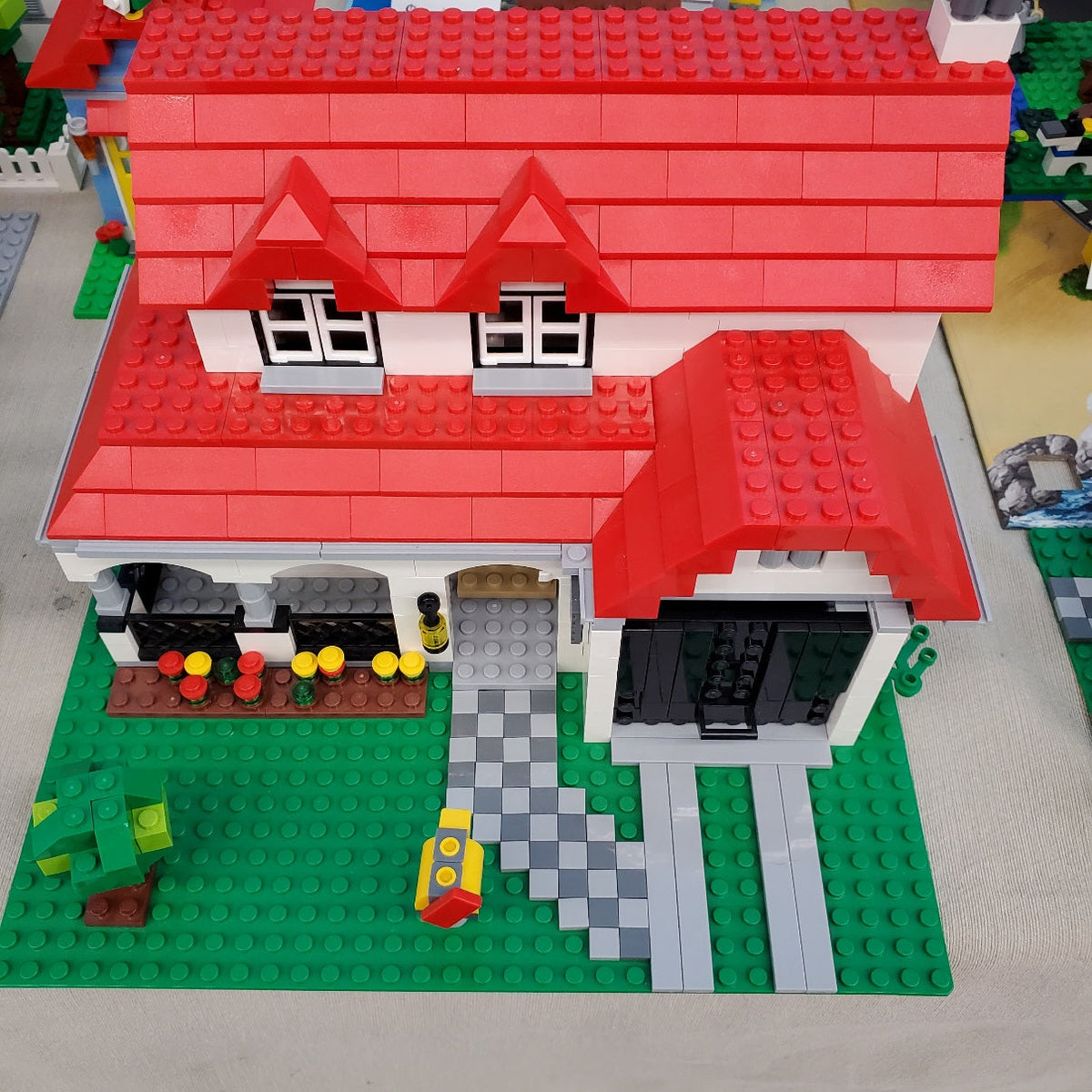 4956 Creator House (Retired) (Previously Owned) product image 1, provided for visual reference and product detail review