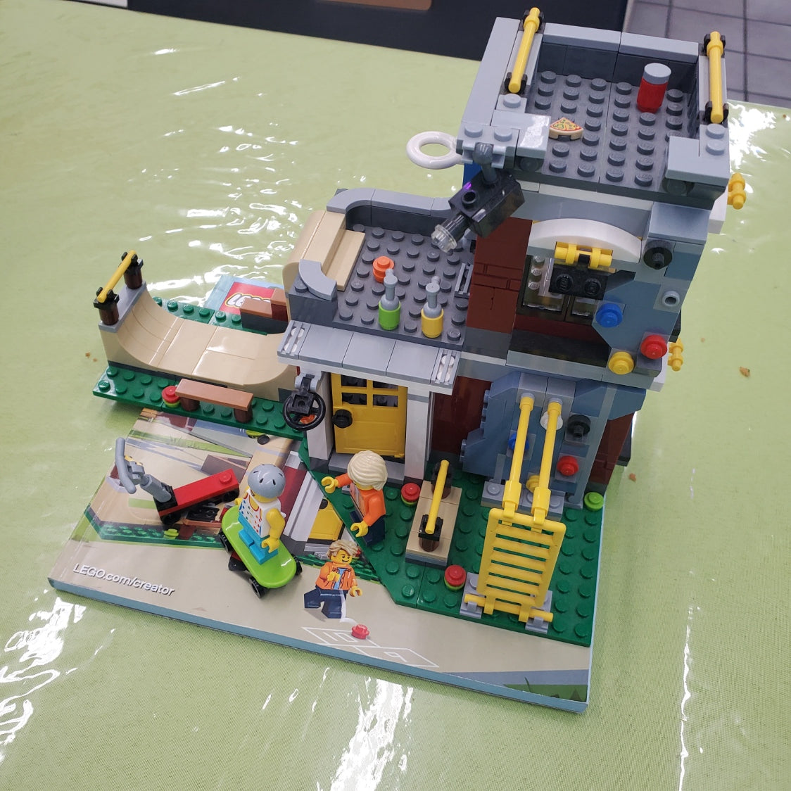 31081 Modular Skate House (Retired) (Previously Owned) product image 1, provided for visual reference and product detail
