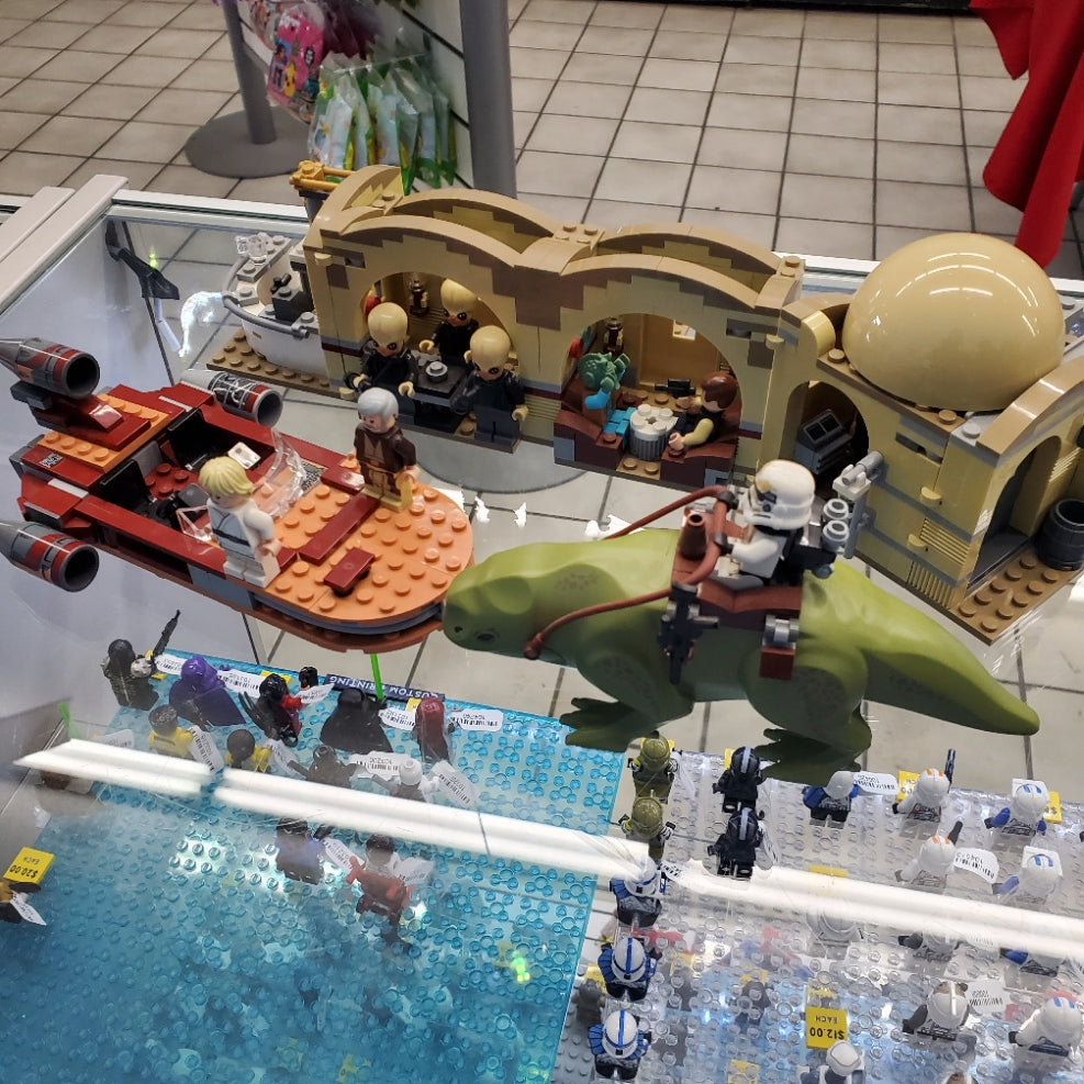 75052 Mos Eisley Cantina (Previously Owned)(Retired) product image 1, provided for visual reference and product detail review