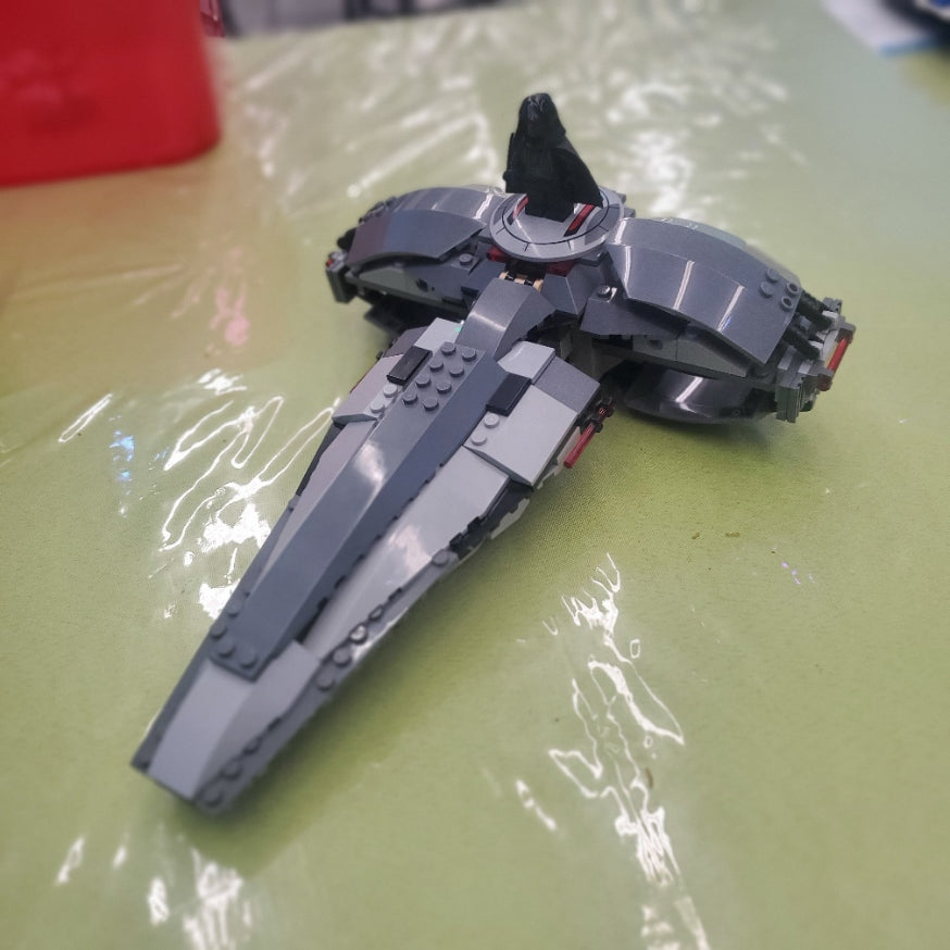7663 Sith Infiltrator (Retired) (Previously Owned) product image 1, provided for visual reference and product detail review