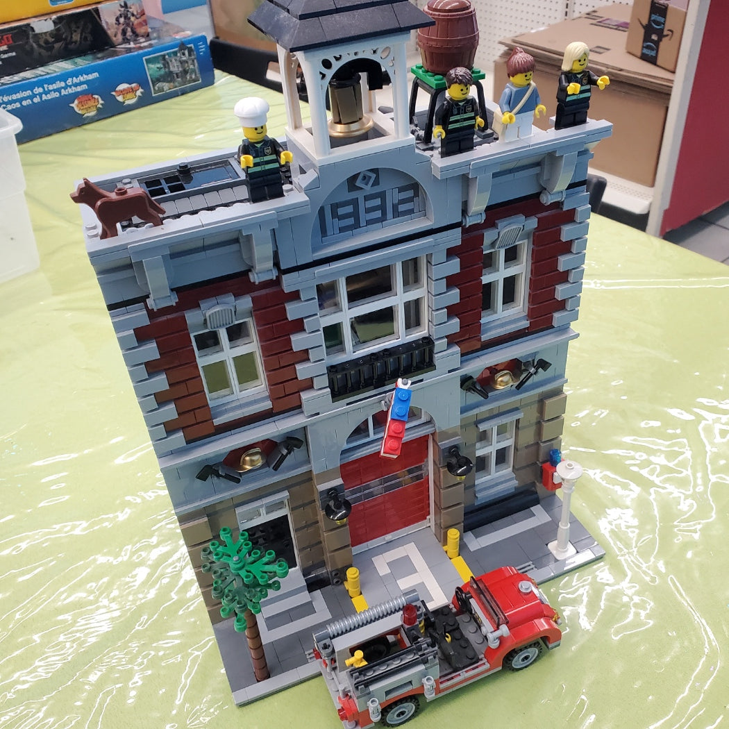 10197 Modular Fire Brigade (Retired) (Previously Owned) product image 1, provided for visual reference and product detail