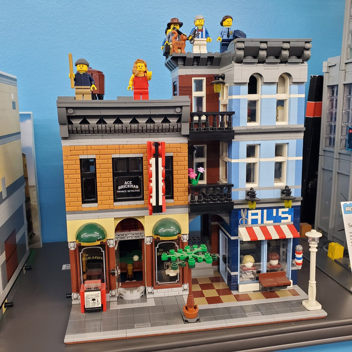 10246 Creator Detective's Office (Retired) (Previously Owned) product image 1, provided for visual reference and product
