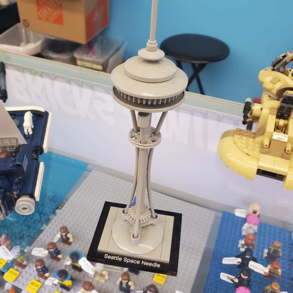21003 Seattle Space Needle (Retired) (Previously Owned) product image 1, provided for visual reference and product detail