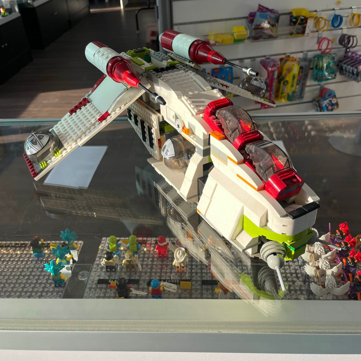 7163 Republic Gunship (2002) (Retired) (Previously Owned) product image 1, provided for visual reference and product detail