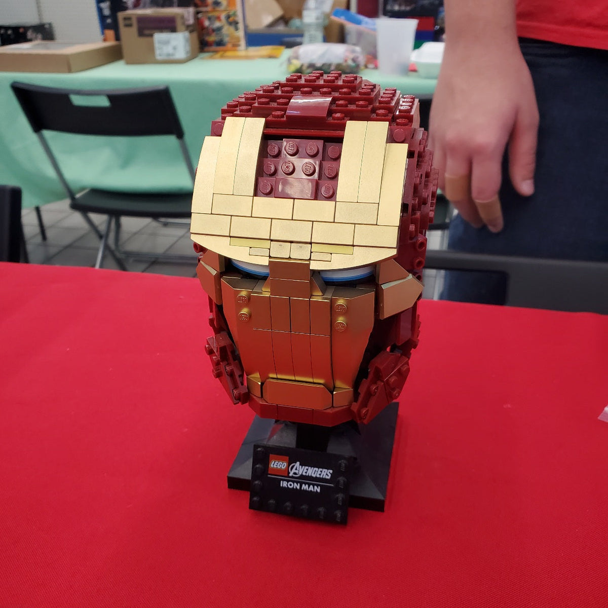 76165 Iron Man Bust (Retired) (Previously Owned) product image 1, provided for visual reference and product detail review