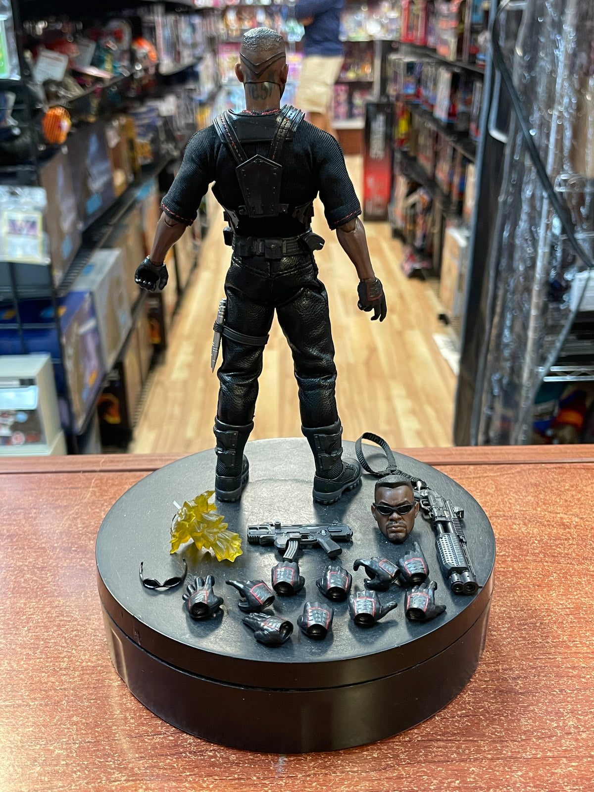 Blade One:12 (Marvel Comics, Mezco Toyz) INCOMPLETE product image 6, provided for visual reference and product detail review