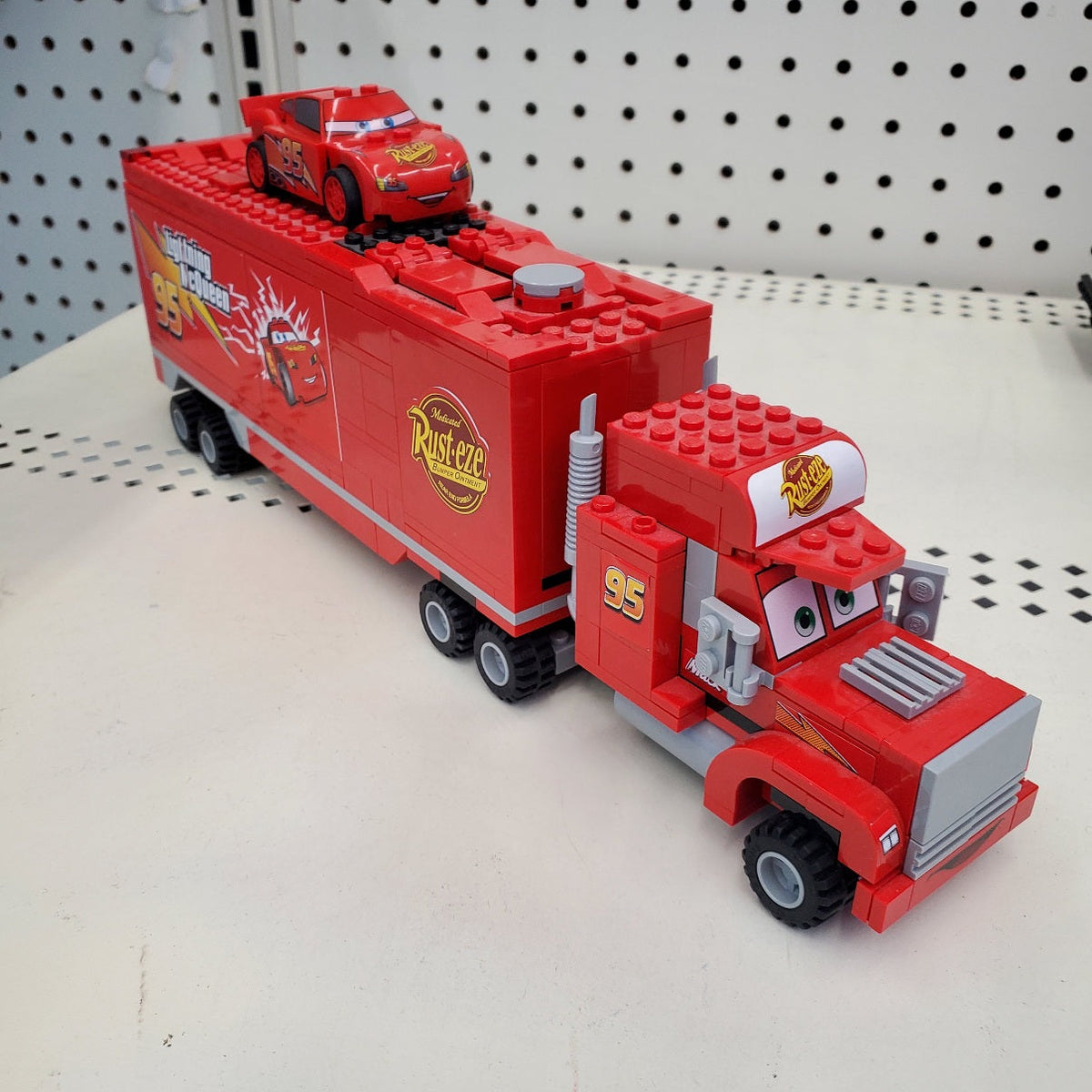 8486 Mack's Team Truck (Retired) (Previously Owned) product image 1, provided for visual reference and product detail review