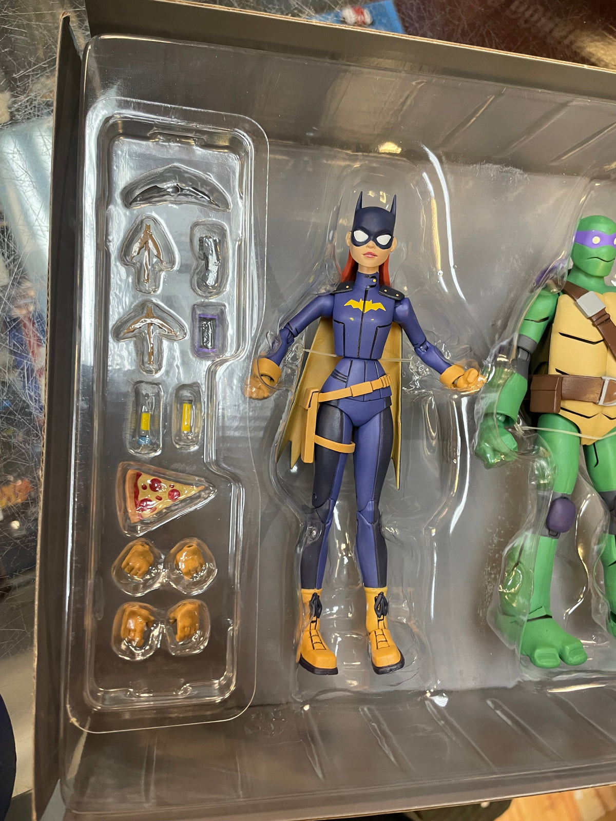 Batgirl & Donatello 2 Pack (Batman Vs Teenage Ninja Turtles, DC Collectibles) NEW/OPEN product image 5, provided for visual