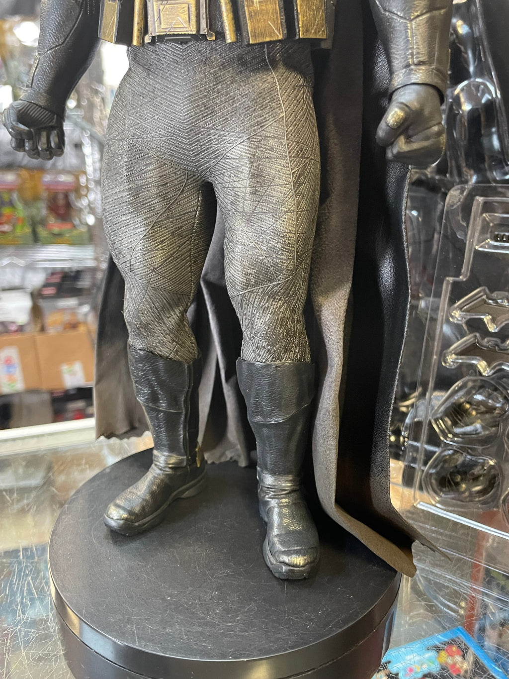 Batman With Tech Cowl MMS342 1/6 Scale (Batman VS Superman Dawn Of Justice, Hot Toys) COMPLETE product image 10, provided