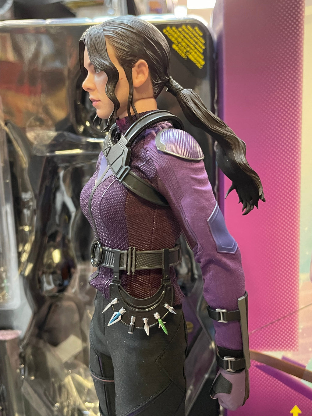 Kate Bishop TMS074 1/6 Scale (Marvel Hawkeye, Hot Toys) COMPLETE product image 6, provided for visual reference and product