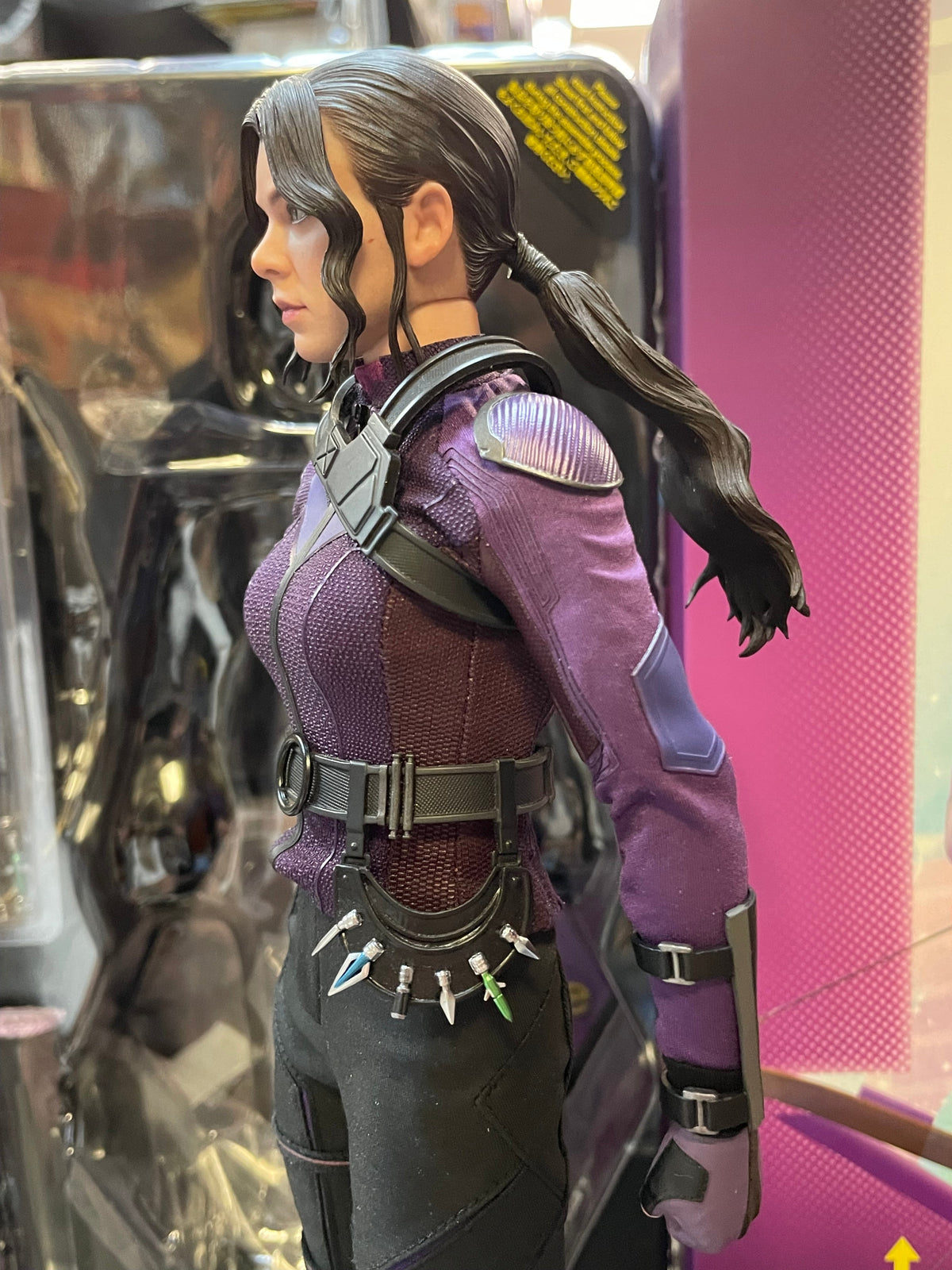 Kate Bishop TMS074 1/6 Scale (Marvel Hawkeye, Hot Toys) COMPLETE product image 6, provided for visual reference and product