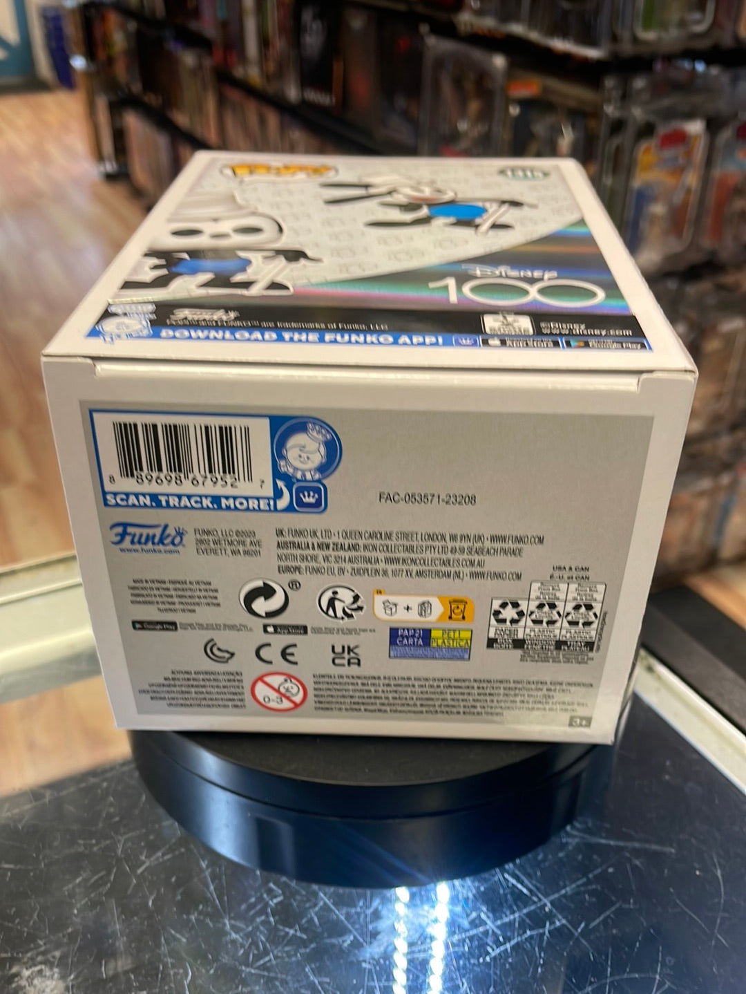 Oswald the Luck Rabbit 1315 Chase (Funko Pop! Disney) product image 10, provided for visual reference and product detail
