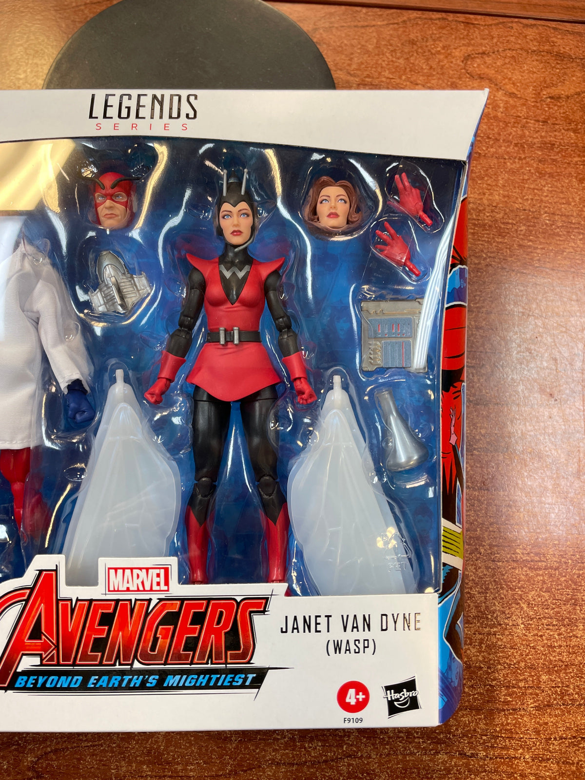 Hank Pym & Janet Van Dyne 2 Pack (Marvel Legends, Hasbro) SEALED product image 4, provided for visual reference and product