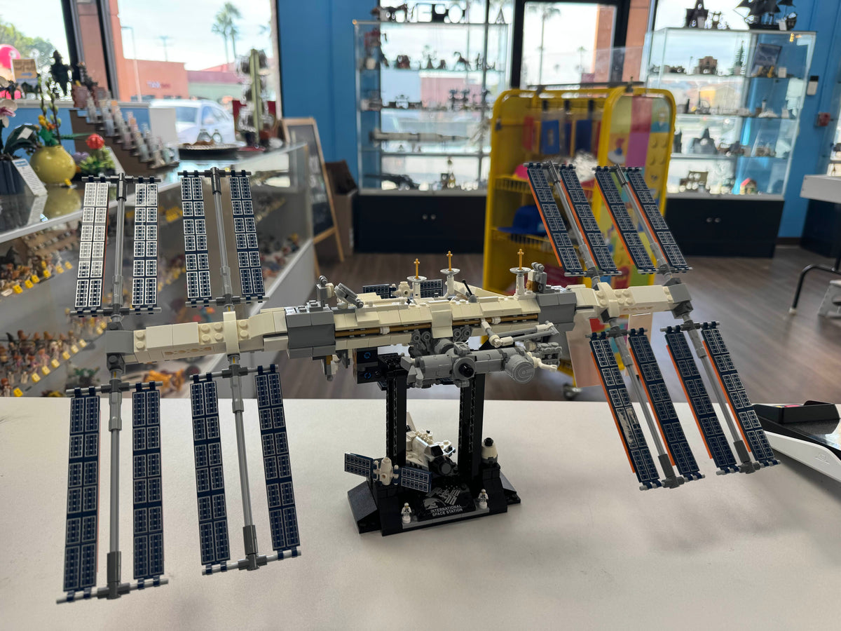 21321 International Space Station (Previously Owned) (Retired) product image 1, provided for visual reference and product