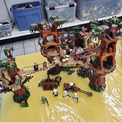 10236 Star Wars Ewok Village UCS (Retired) (Previously Owned) product image 1, provided for visual reference and product