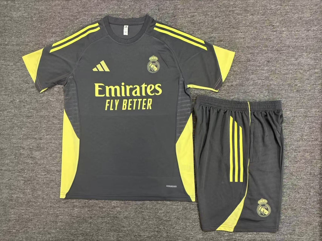 Kids Real Madrid Training Tracksuits 25/26 Football Kit product image 2