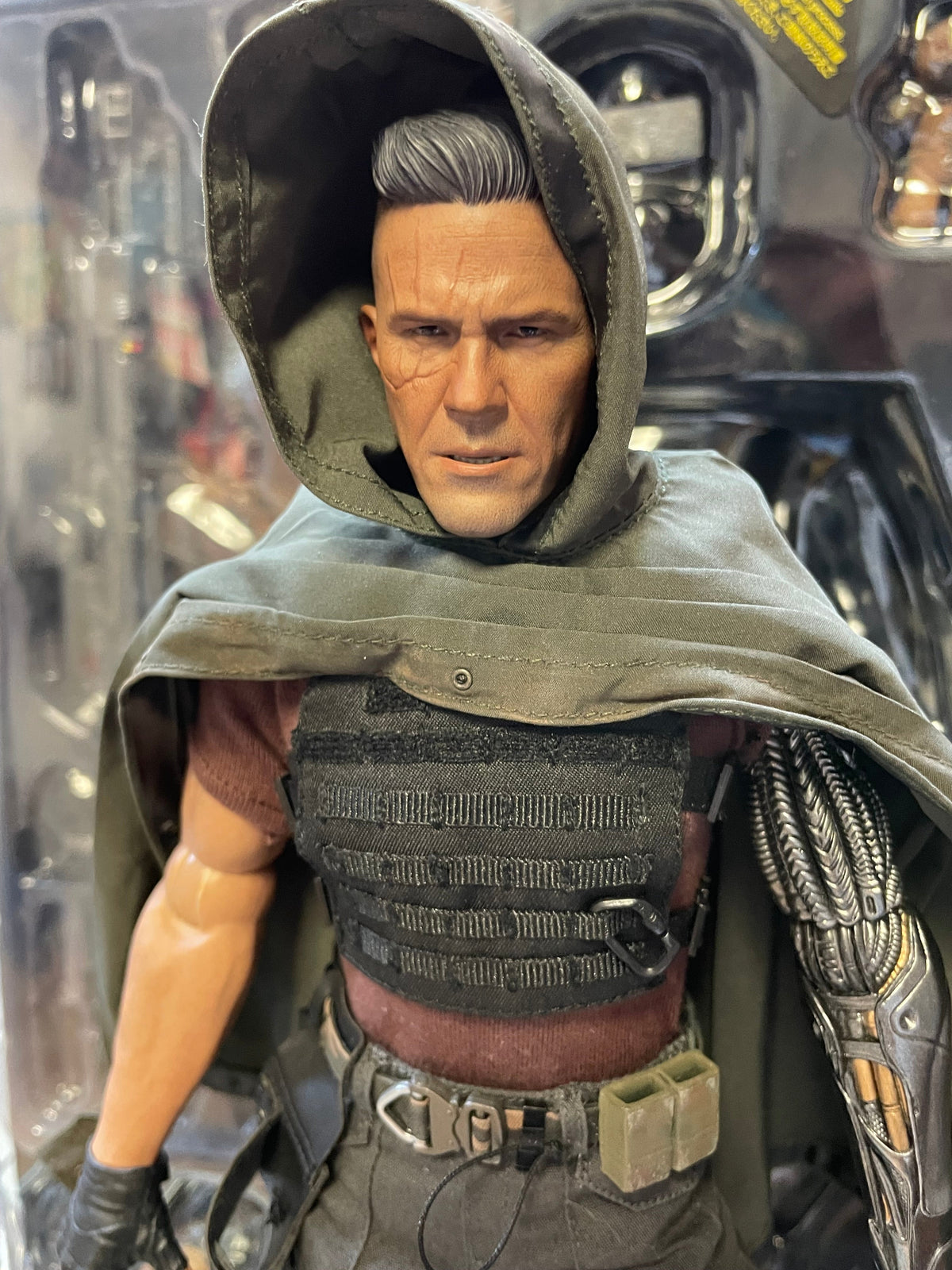 Cable With Exclusive Shield MMS583 1/6 Scale (Deadpool 2, Hot Toys) COMPLETE product image 3, provided for visual reference