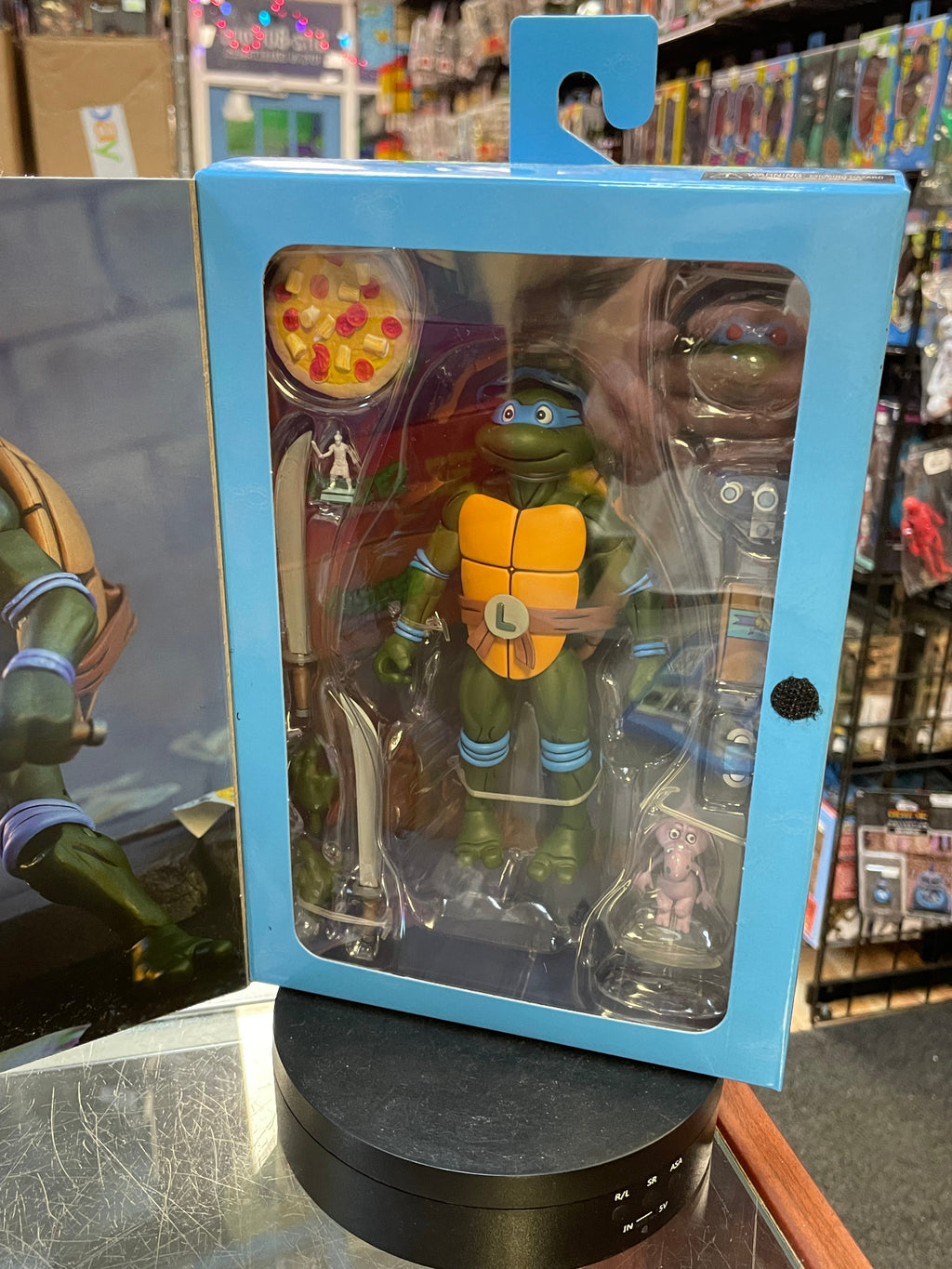 Pizza Club Leonardo Leads (Neca, TMNT) **SEALED** product image 2, provided for visual reference and product detail review