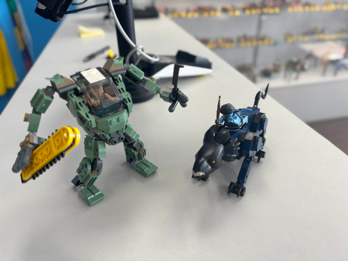 75571 Avatar Neytiri & Thanator vs. AMP Suit Quaritch (Previously Owned) (Retired) product image 1, provided for visual