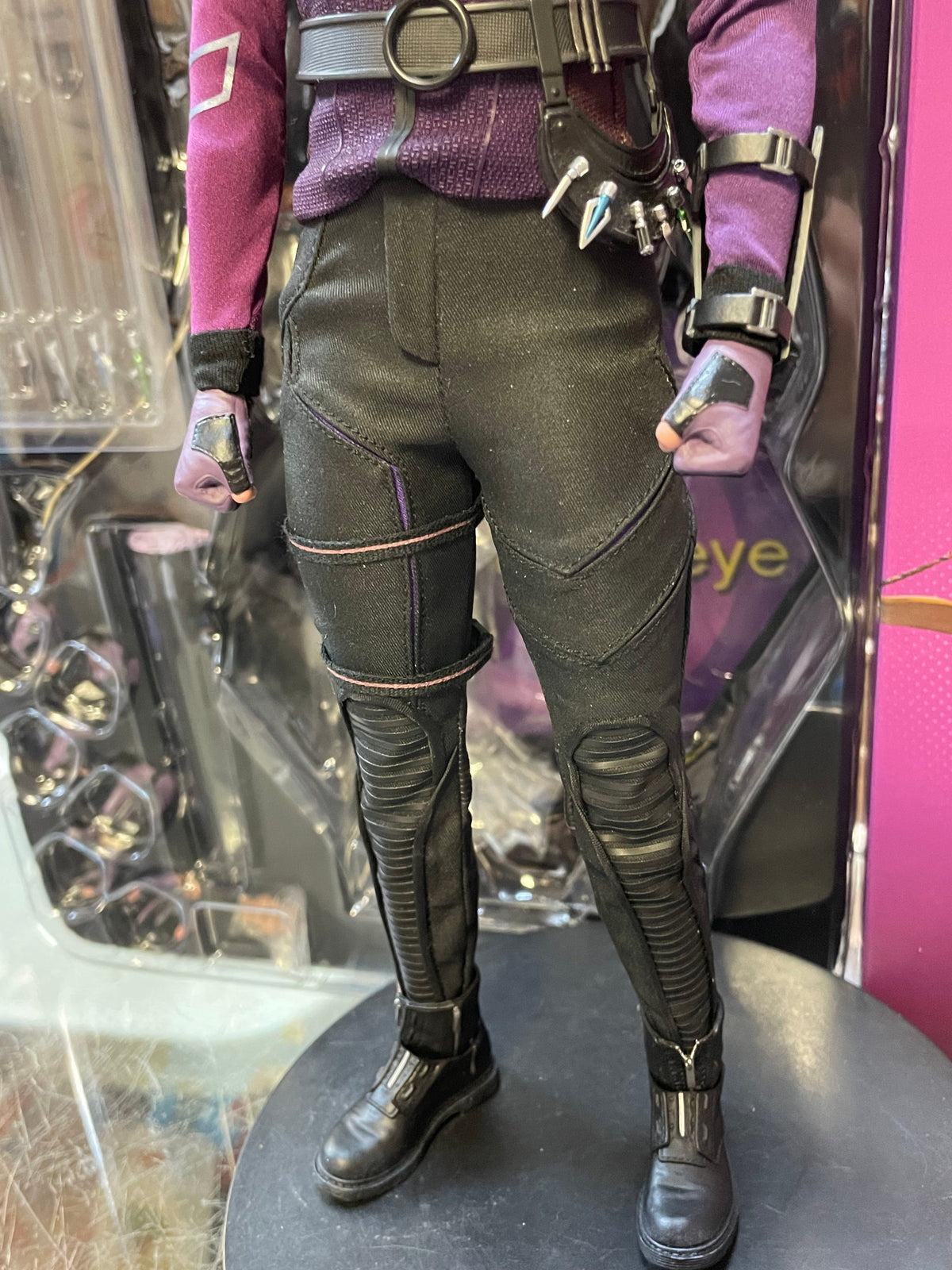 Kate Bishop TMS074 1/6 Scale (Marvel Hawkeye, Hot Toys) COMPLETE product image 7, provided for visual reference and product