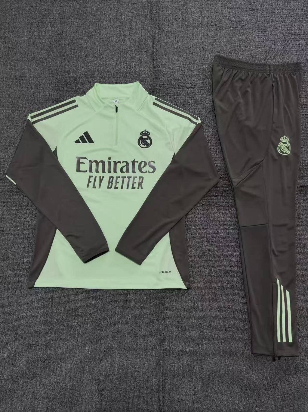 Kids Real Madrid Training Tracksuits 25/26 Football Kit product image 2