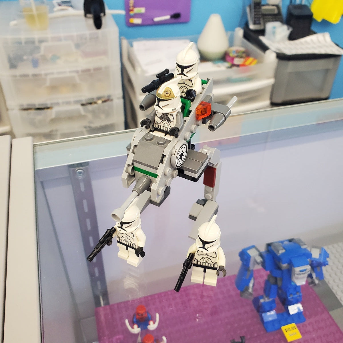 8014 Clone Walker Battle Pack (Retired) (Previously Owned) product image 1, provided for visual reference and product detail