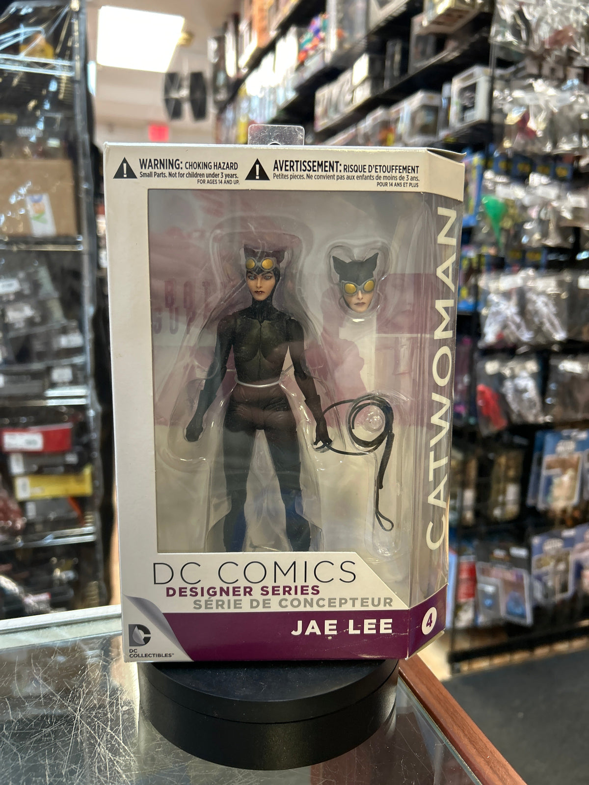 Catwoman -Jae Lee- (DC Direct, Designer Series) **SEALED** product image 1, provided for visual reference and product detail