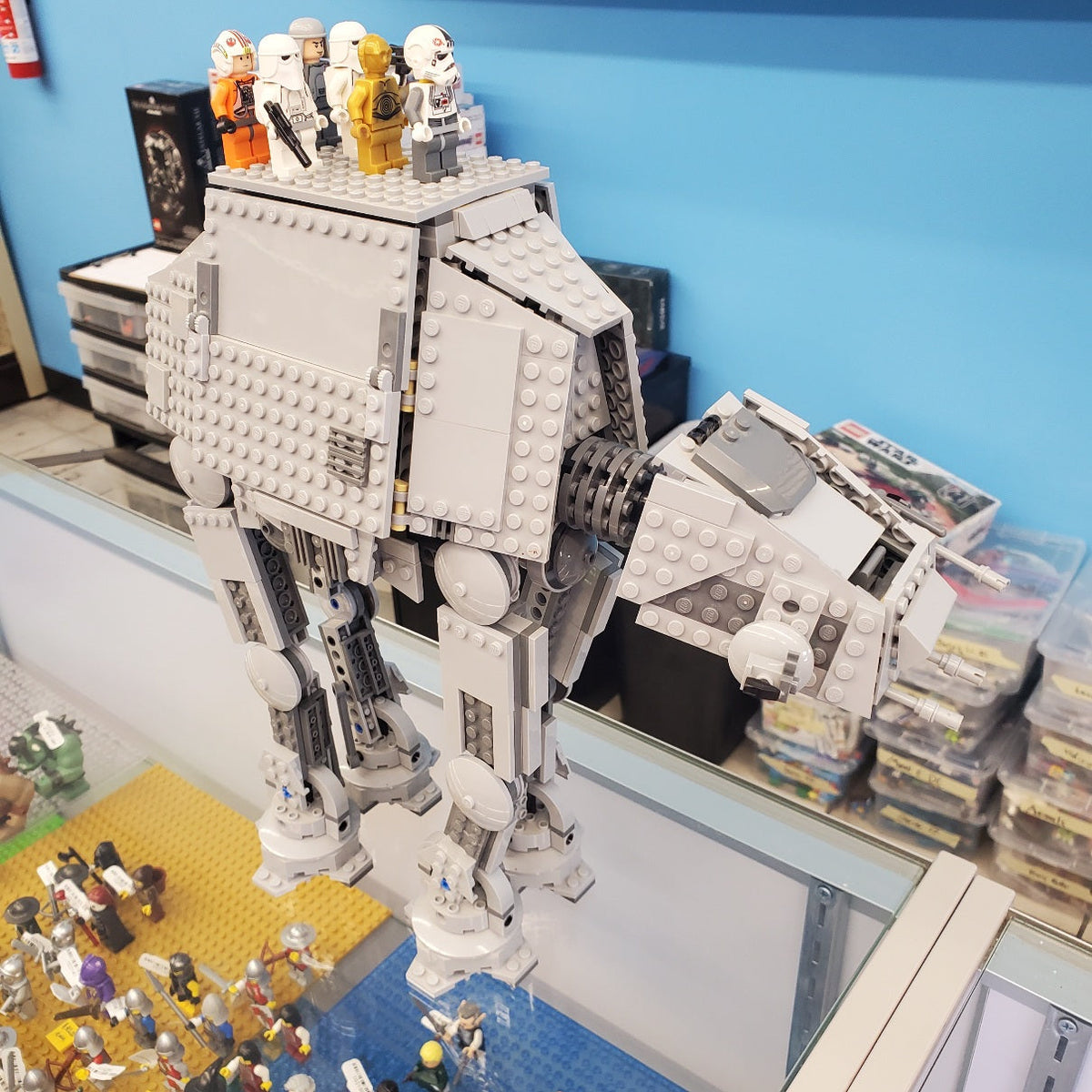 8129 AT-AT Walker (Retired) (Previously Owned) product image 1, provided for visual reference and product detail review