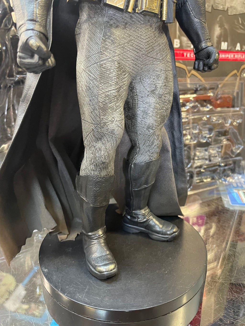 Batman With Tech Cowl MMS342 1/6 Scale (Batman VS Superman Dawn Of Justice, Hot Toys) COMPLETE product image 5, provided for