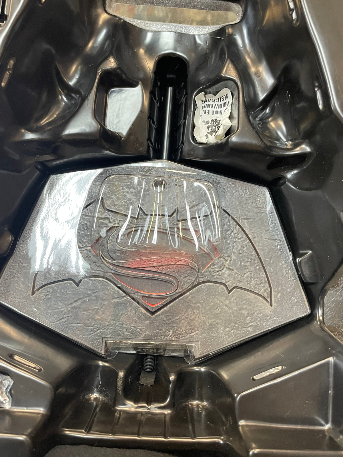 Batman With Tech Cowl MMS342 1/6 Scale (Batman VS Superman Dawn Of Justice, Hot Toys) COMPLETE product image 23, provided